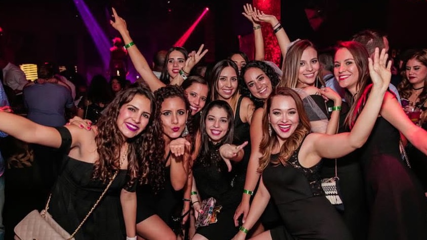 Las Vegas VIP nightclub entry bottle service package