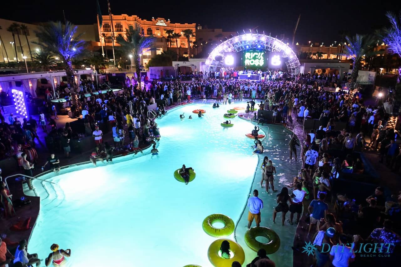 Daylight Beach Club at Night - Bottle Service and Guest List
