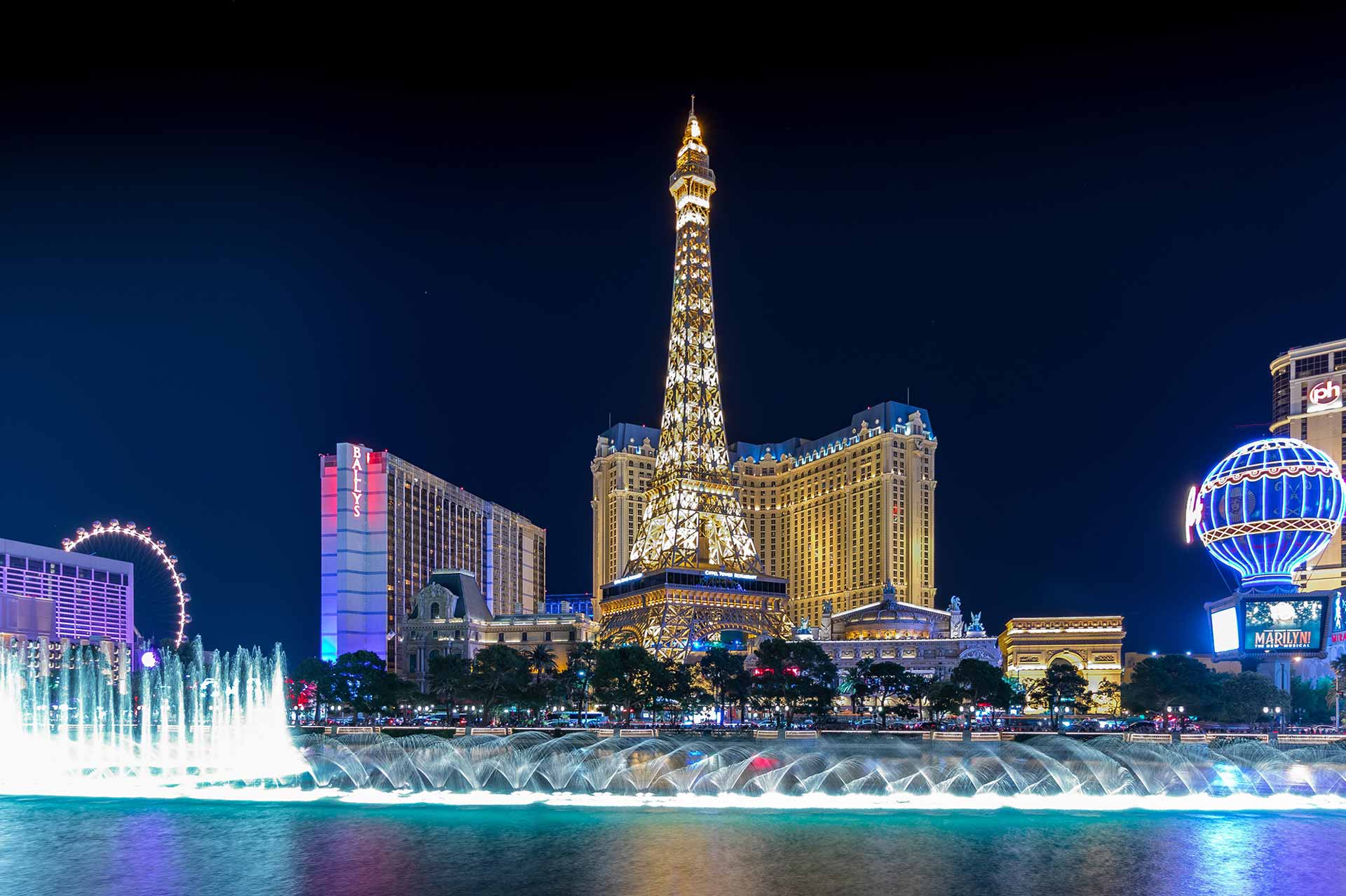 Famous world landmarks in Las Vegas - Sightseeing Scientist